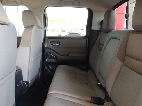 Used 2022 Nissan Frontier SV w/ Technology Package RWD image 29
