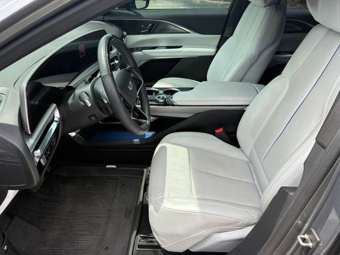 Used 2023 Cadillac Lyriq 2WD image 17