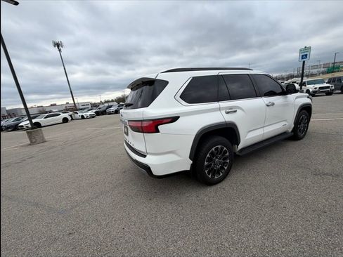 Used 2023 Toyota Sequoia Limited image 13