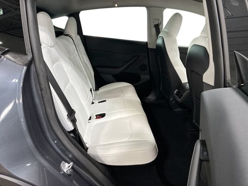 Certified 2023 Tesla Model Y Long Range AWD/4WD image 11