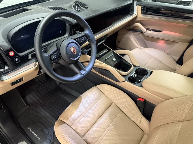 Certified 2026 Porsche Cayenne E-Hybrid Coupe AWD/4WD image 4