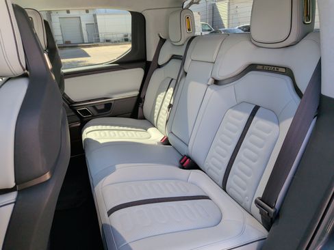 Used 2023 Rivian R1T Adventure image 31