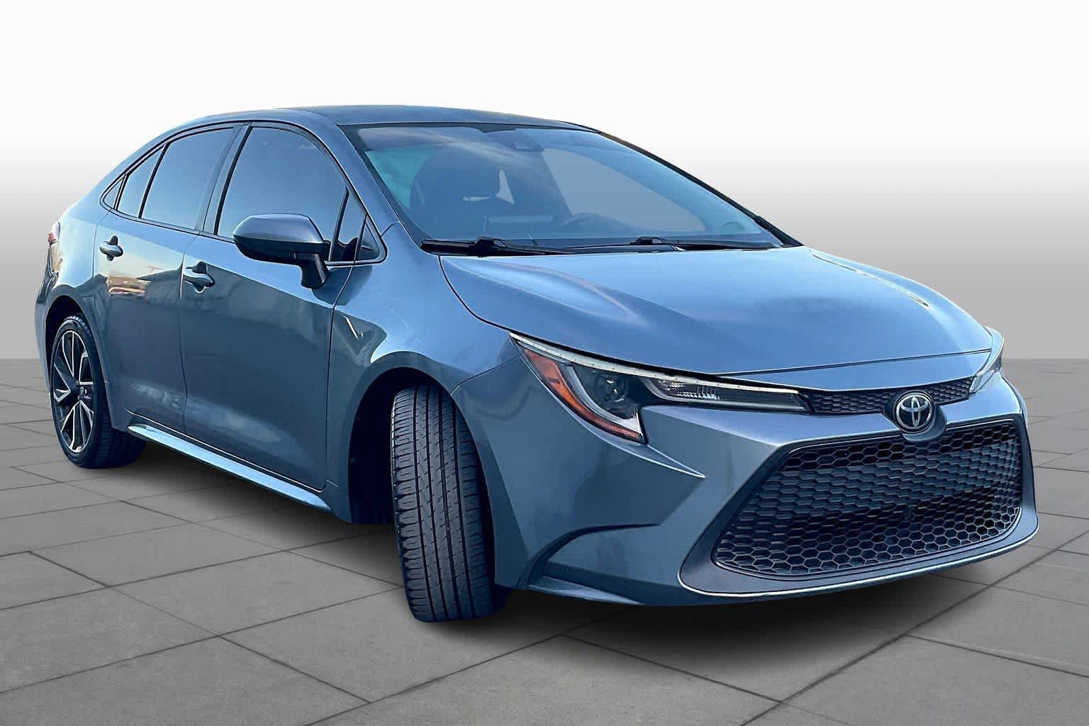 Used 2020 Toyota Corolla LE FWD image 2