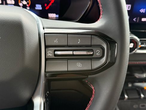 Used 2025 Chevrolet Colorado Z71 image 16