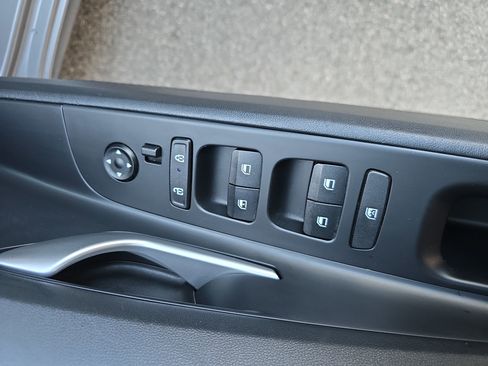 Used 2023 Hyundai Elantra SE image 27