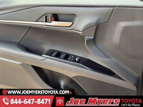 Used 2025 Toyota Camry SE w/ Convenience Package image 26