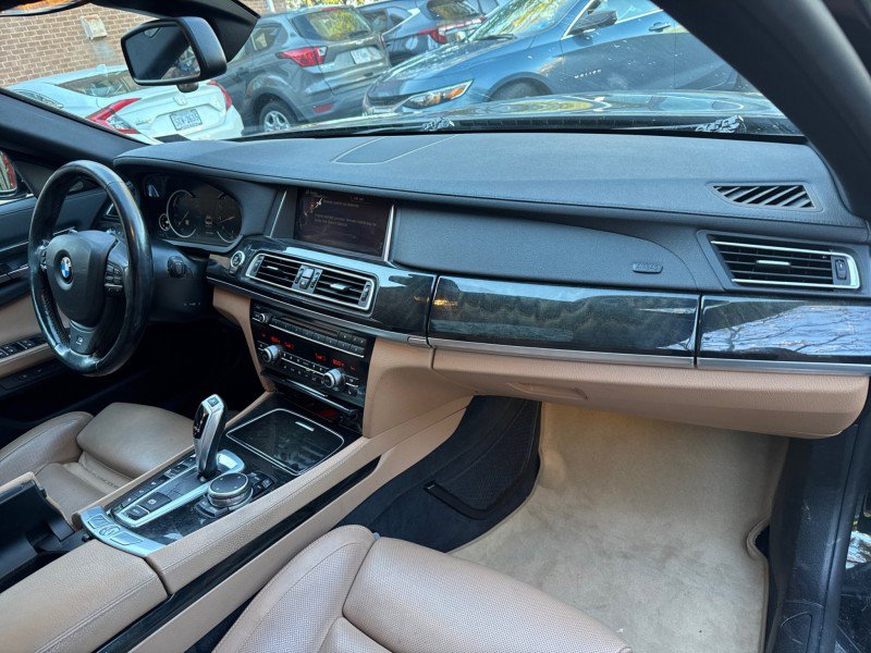 Used 2015 BMW 740Li xDrive AWD/4WD image 28
