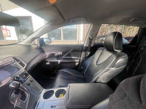 Used 2014 Toyota Venza XLE image 15