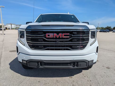 Used 2023 GMC Sierra 1500 AT4 w/ AT4 Premium Package AWD/4WD image 9