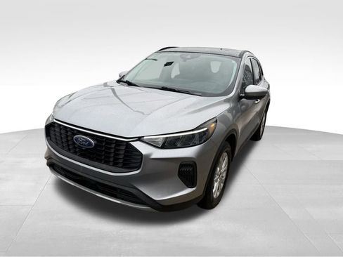 Used 2024 Ford Escape Active w/ Tech Pack #2 AWD/4WD image 2