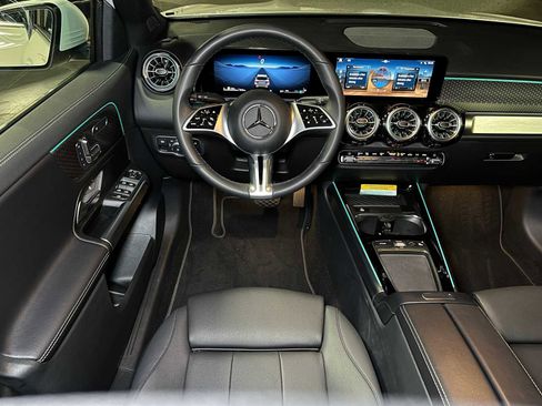 Used 2025 Mercedes-Benz GLB 250 4MATIC image 40