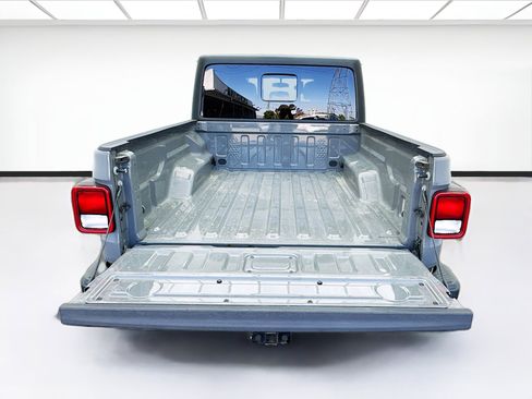 Used 2022 Jeep Gladiator Sport AWD/4WD image 17