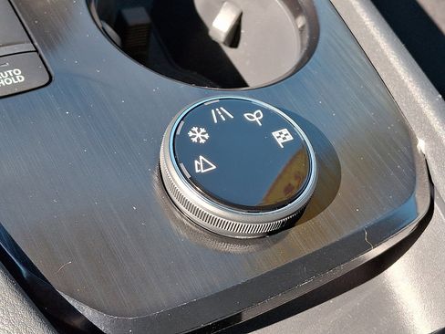 Certified 2025 Nissan Rogue S image 22