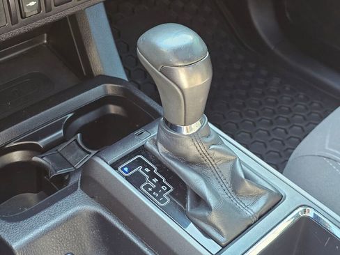 Used 2017 Toyota Tacoma TRD Off-Road AWD/4WD image 31