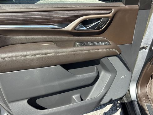 Used 2022 GMC Yukon Denali w/ Denali Premium Package image 15