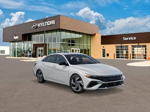 New 2026 Hyundai Elantra SEL Sport FWD image 2