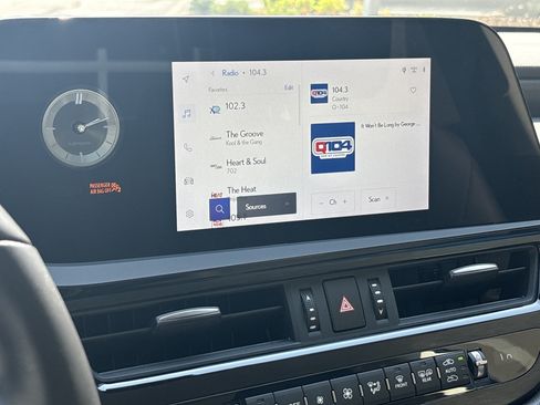 Used 2025 Lexus ES 350 w/ Premium Package FWD image 23
