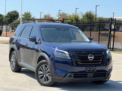 Used 2024 Nissan Pathfinder SV w/ Black Appearance Package