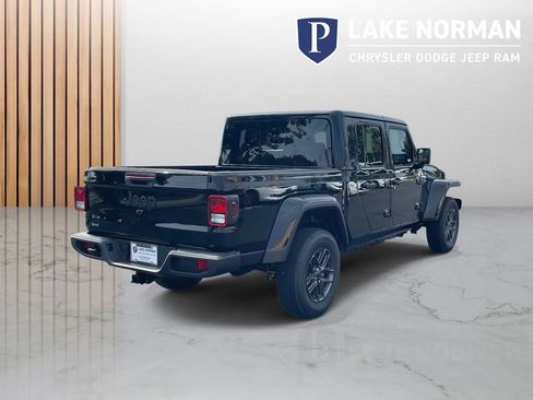 New 2025 Jeep Gladiator Sport image 8