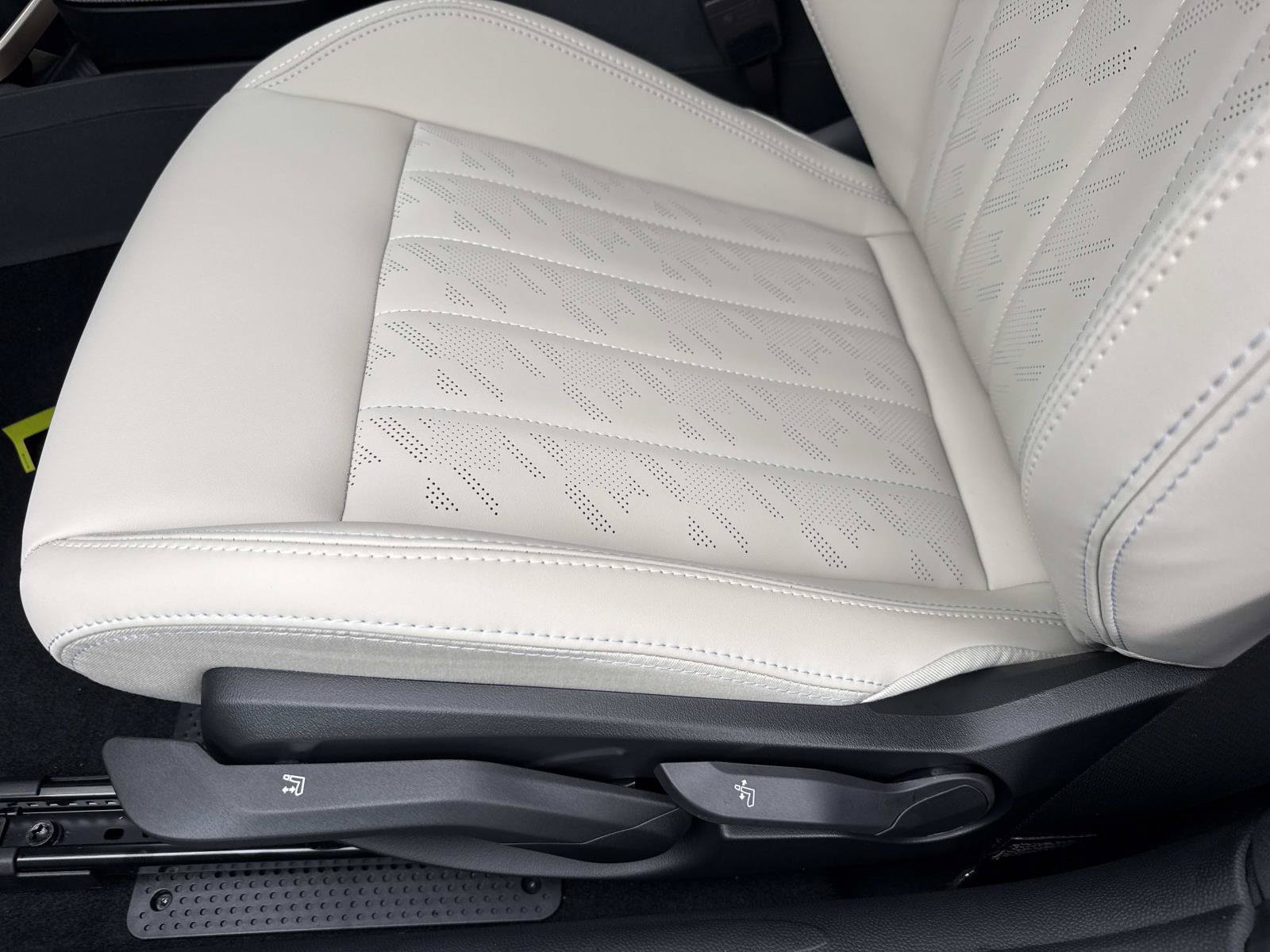 New 2027 MINI Cooper 2-Door Hardtop FWD image 16
