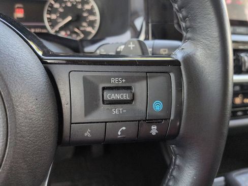 Used 2022 Nissan Pathfinder SV FWD image 25