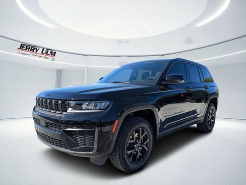 New 2026 Jeep Grand Cherokee Altitude RWD image 7