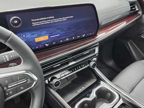 Used 2025 Chevrolet Traverse Z71 w/ LPO, Floor Liner Package image 33