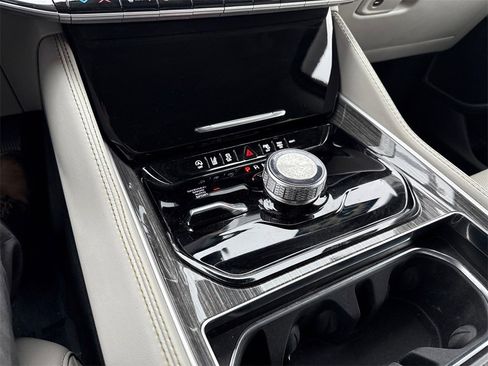 Used 2022 Jeep Wagoneer Series II image 32