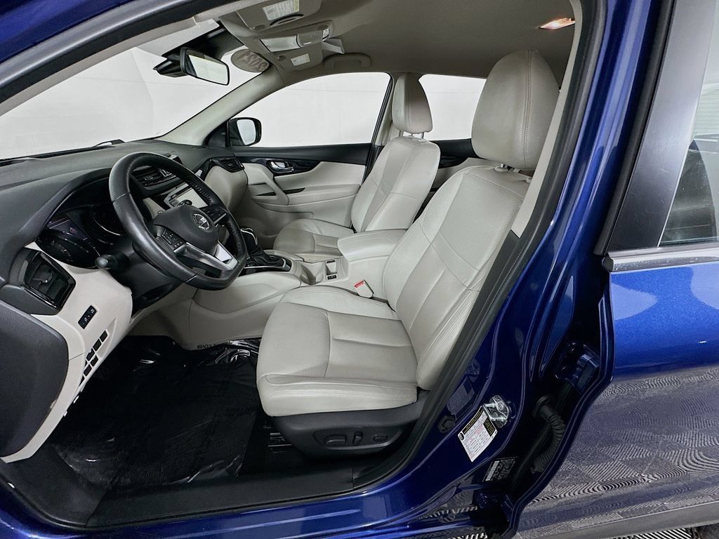 Certified 2021 Nissan Rogue Sport SL FWD image 30