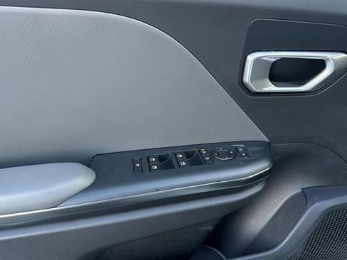 New 2025 Kia K4 LXS image 11