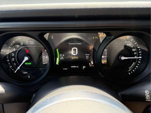 Used 2024 Jeep Wrangler Unlimited Sahara AWD/4WD image 18