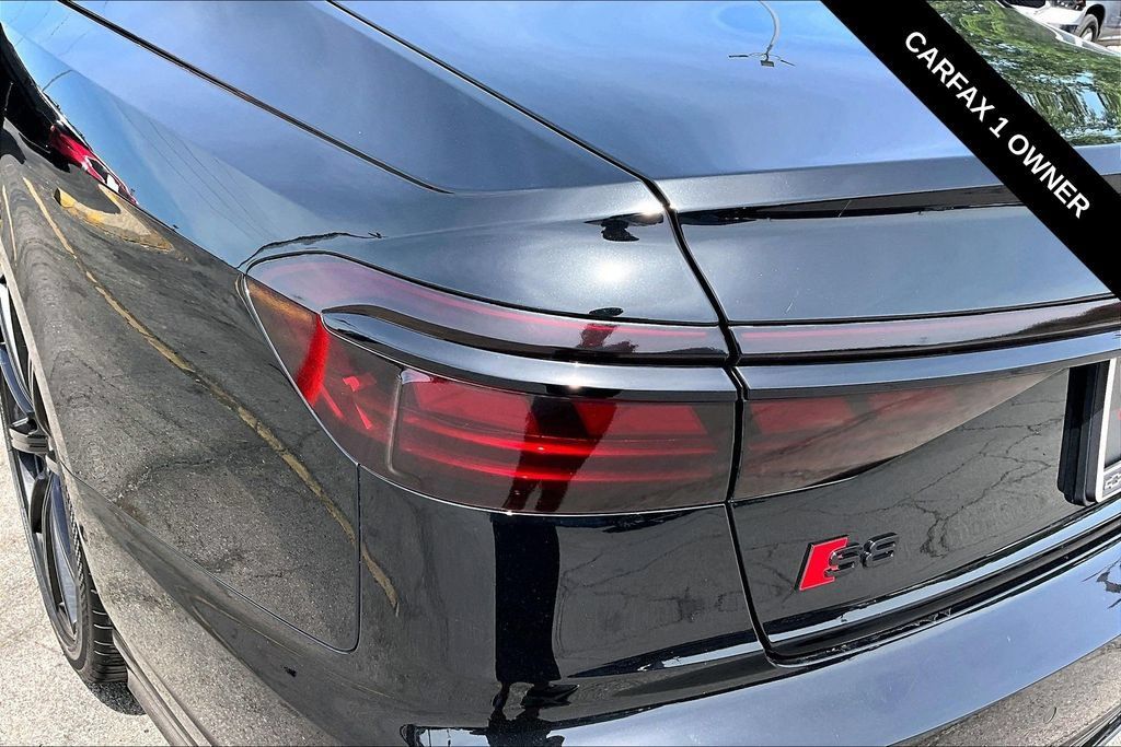Used 2023 Audi S8 AWD/4WD image 22