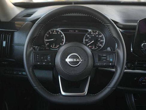 Used 2025 Nissan Pathfinder SV w/ Black Appearance Package FWD image 16