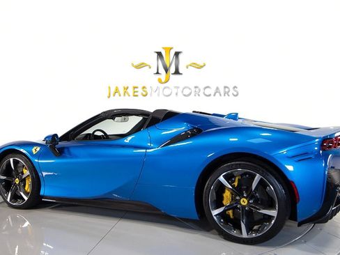 Used 2024 Ferrari SF90 Spider image 6