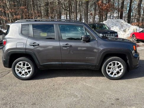 Used 2019 Jeep Renegade Latitude w/ UConnect 8.4 Nav Group image 4
