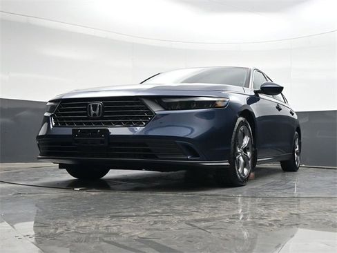 Used 2023 Honda Accord EX image 31