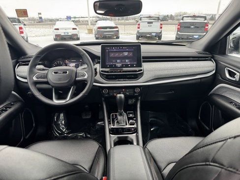 Used 2024 Jeep Compass Latitude image 27