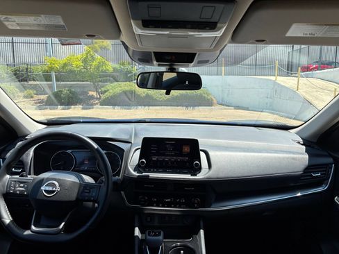 Used 2025 Nissan Rogue SV FWD image 35