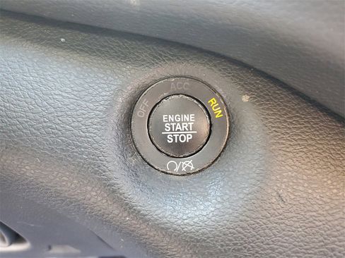 Used 2019 Jeep Cherokee Limited image 26