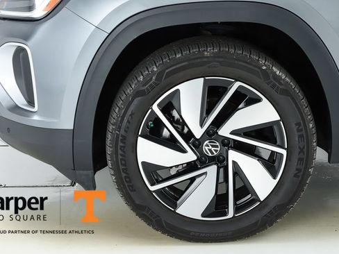Used 2025 Volkswagen Atlas SE w/ Panoramic Sunroof Package FWD image 5