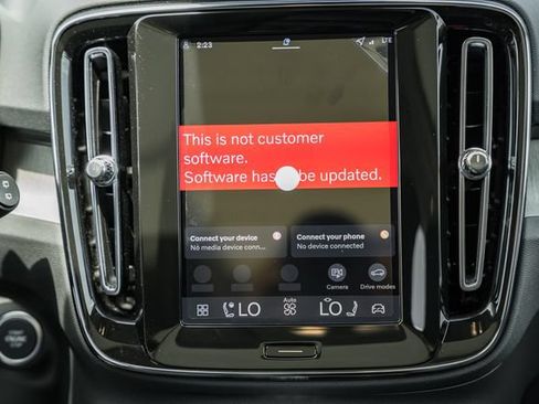 New 2026 Volvo XC40 B5 Plus w/ Climate Package AWD/4WD image 23