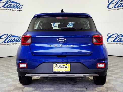 Used 2021 Hyundai Venue SE FWD image 4