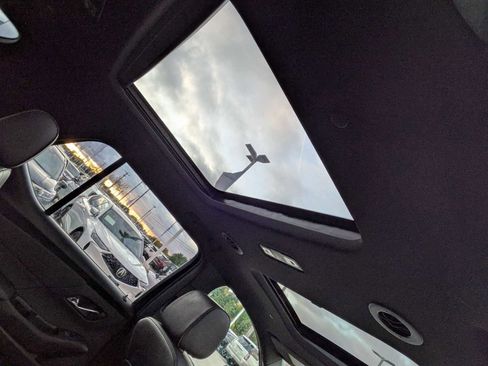 Used 2022 Chevrolet Traverse RS image 20