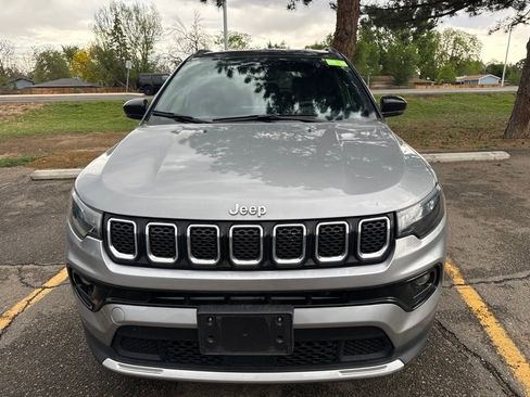 Used 2023 Jeep Compass Limited AWD/4WD image 2