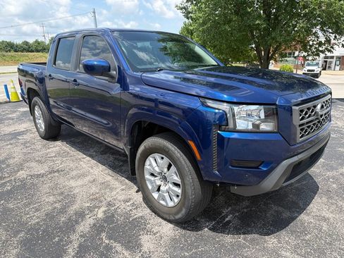 Used 2022 Nissan Frontier SV w/ Technology Package AWD/4WD image 2