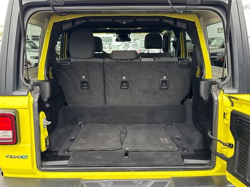Used 2024 Jeep Wrangler Unlimited image 16