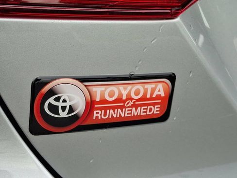 Used 2022 Toyota Camry XLE AWD/4WD image 32