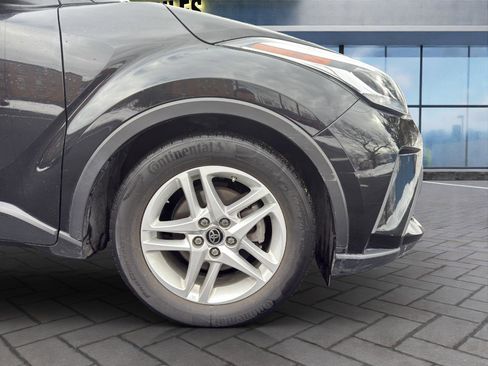 Used 2020 Toyota C-HR Limited image 23