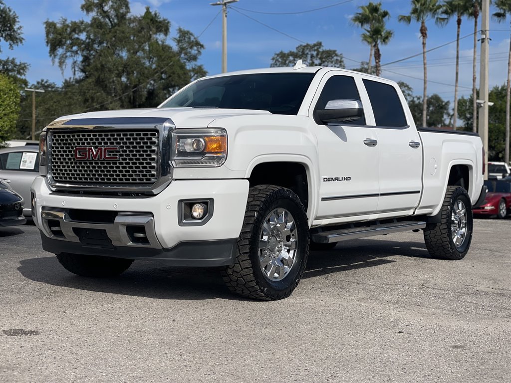 Used 2015 GMC Sierra 2500 Denali w/ Duramax Plus Package AWD/4WD image 9