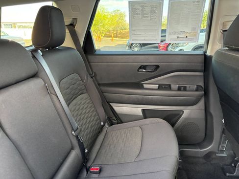 Used 2025 Nissan Pathfinder SV FWD image 40